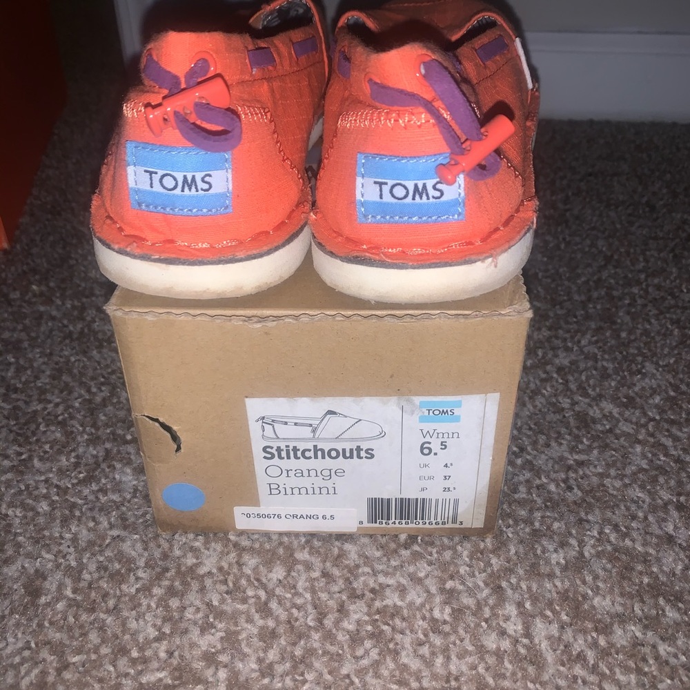 TOMS - Picture 6 of 6